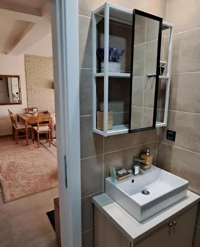 Apartament N101, Milmari, *